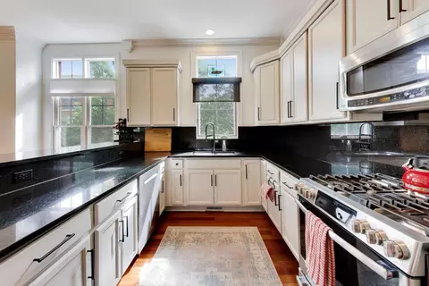 Kitchen - 131 Dawson Dr, Elgin, IL 60120 photo 3 of 4