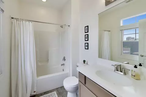 Bath - 131 Dawson Dr, Elgin, IL 60120 photo 5 of 5
