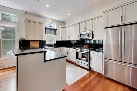 Kitchen - 131 Dawson Dr, Elgin, IL 60120 photo 2 of 4