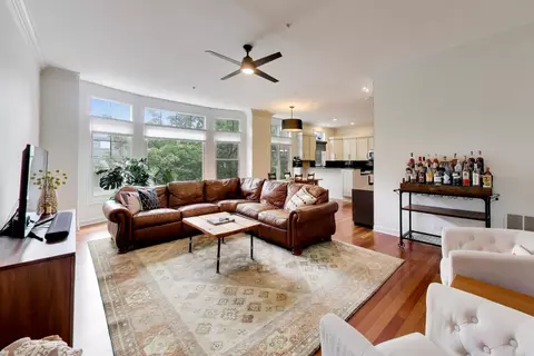 Living - 131 Dawson Dr, Elgin, IL 60120 photo 2 of 5