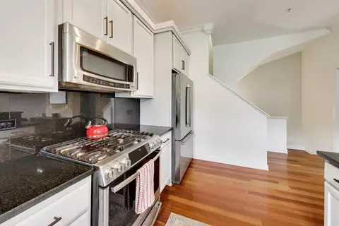 Kitchen - 131 Dawson Dr, Elgin, IL 60120 photo 4 of 4