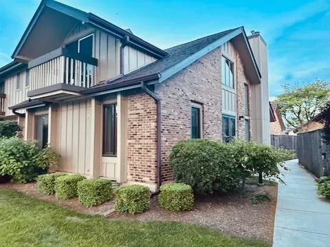 12 Kent Ct, Willowbrook, IL 60527