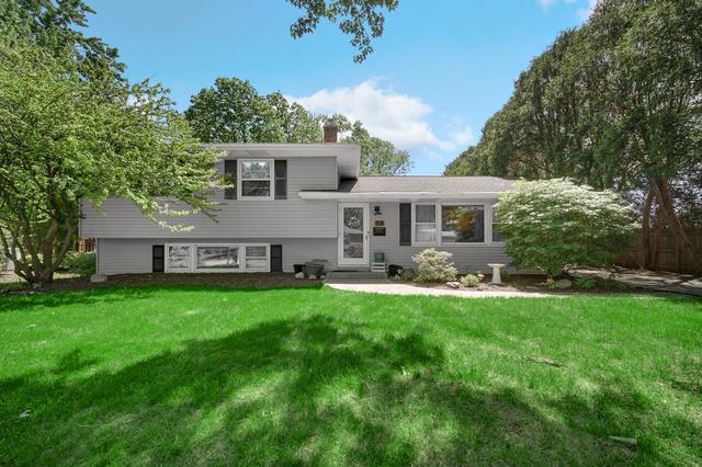 54 Elmwood Dr, Naperville, IL 60540