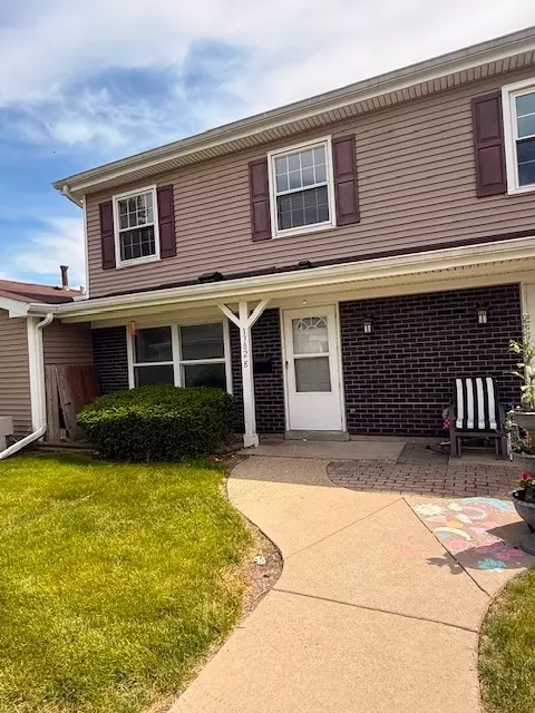 1302 Kingsbury Dr #E, Hanover Park, IL 60133