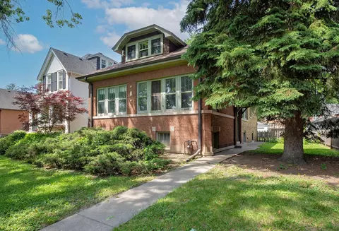 7046 N Osceola Ave, Chicago, IL 60631