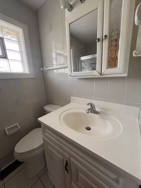 Bath - 6925 Elder Ct, Bridgeview, IL 60455 photo 2 of 2