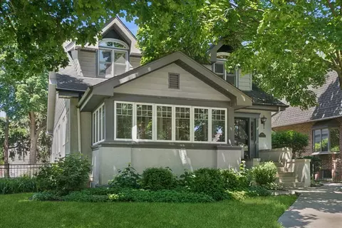 708 Courtland Ave, Park Ridge, IL 60068