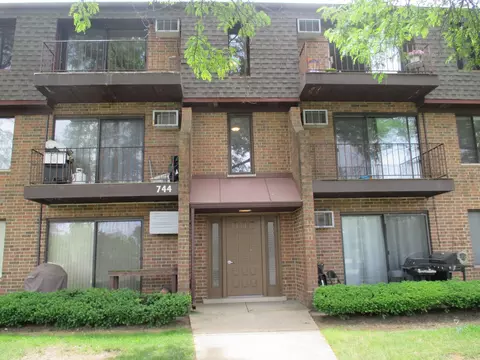 744 N Briar Hill Ln #4, Addison, IL 60101