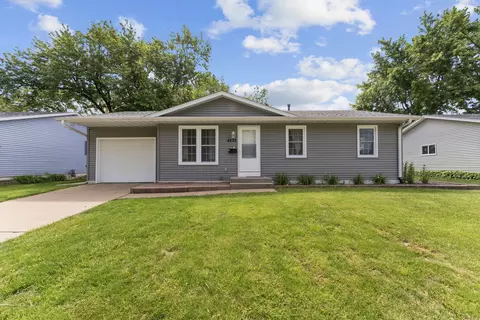 4233 Warren St, Davenport, IA 52806