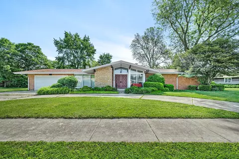 702 Palladium Dr, Joliet, IL 60435