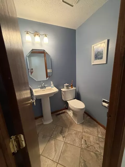 Bath - 1804 Bruce St, Morris, IL 60450 photo 1 of 4