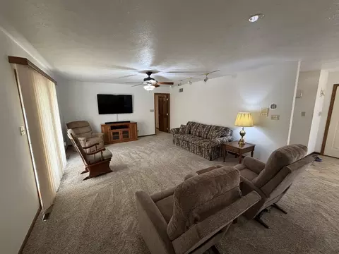 Living - 1804 Bruce St, Morris, IL 60450 photo 3 of 6