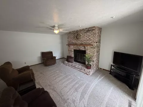 Living - 1804 Bruce St, Morris, IL 60450 photo 4 of 6