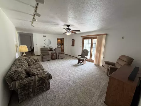 Living - 1804 Bruce St, Morris, IL 60450 photo 2 of 6