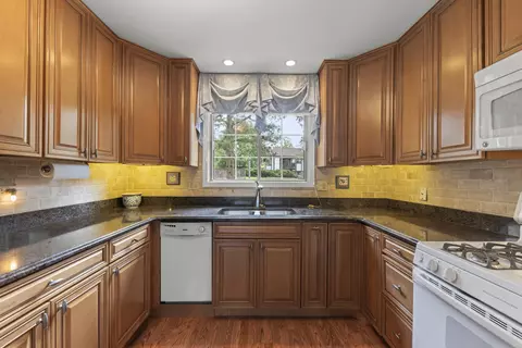 Kitchen - 1608 Thames Ct #A, Wheaton, IL 60189 photo 2 of 3