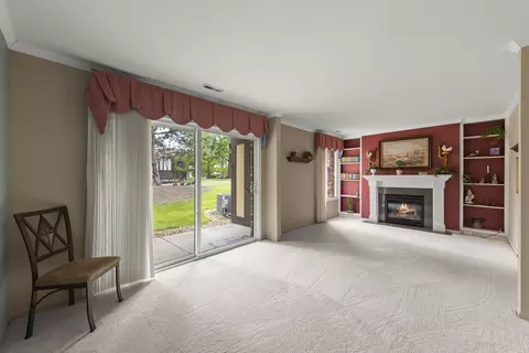Living - 1608 Thames Ct #A, Wheaton, IL 60189 photo 2 of 4