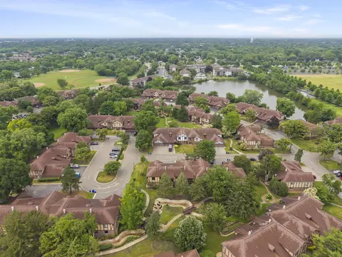 View/Area - 1608 Thames Ct #A, Wheaton, IL 60189 photo 8 of 15