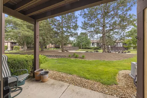 Exterior - 1608 Thames Ct #A, Wheaton, IL 60189 photo 2 of 6
