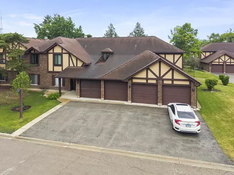Exterior - 1608 Thames Ct #A, Wheaton, IL 60189 photo 5 of 6