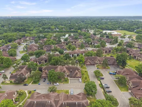 View/Area - 1608 Thames Ct #A, Wheaton, IL 60189 photo 4 of 15
