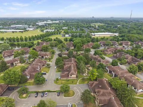 View/Area - 1608 Thames Ct #A, Wheaton, IL 60189 photo 6 of 15