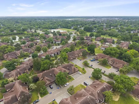 View/Area - 1608 Thames Ct #A, Wheaton, IL 60189 photo 11 of 15
