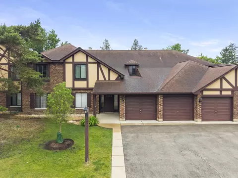 Exterior - 1608 Thames Ct #A, Wheaton, IL 60189 photo 4 of 6