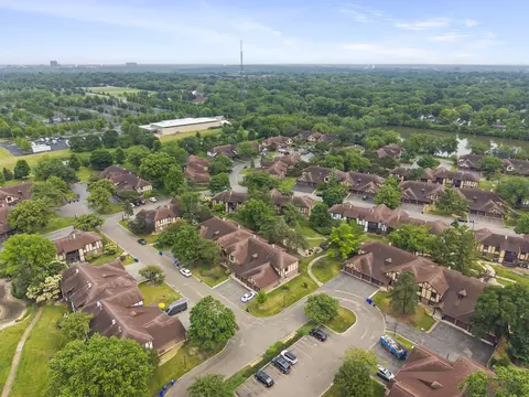 View/Area - 1608 Thames Ct #A, Wheaton, IL 60189 photo 5 of 15