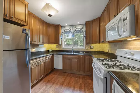 Kitchen - 1608 Thames Ct #A, Wheaton, IL 60189 photo 1 of 3