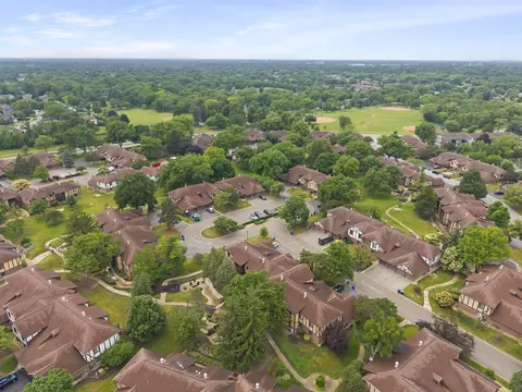 View/Area - 1608 Thames Ct #A, Wheaton, IL 60189 photo 9 of 15