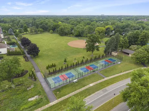 View/Area - 1608 Thames Ct #A, Wheaton, IL 60189 photo 12 of 15
