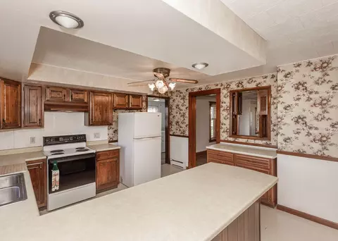 Kitchen - 29058 E 2700 St, Prophetstown, IL 61277 photo 2 of 4