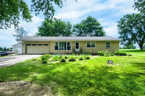 13 Bonnie Ln, Yorkville, IL 60560