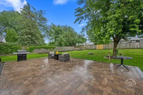 Exterior - 1024 Maple Ln, Batavia, IL 60510 photo 3 of 5