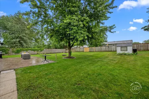 Exterior - 1024 Maple Ln, Batavia, IL 60510 photo 2 of 5