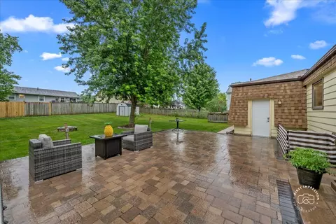 Exterior - 1024 Maple Ln, Batavia, IL 60510 photo 4 of 5