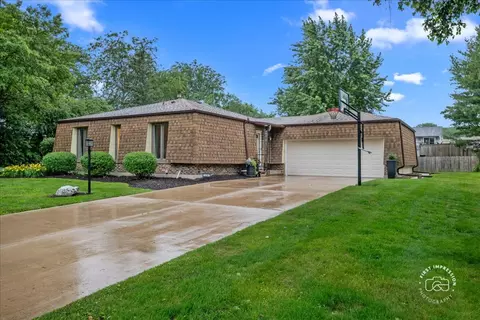 1024 Maple Ln, Batavia, IL 60510