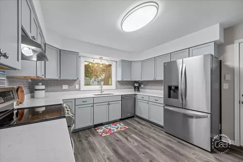 Kitchen - 1024 Maple Ln, Batavia, IL 60510 photo 1 of 2
