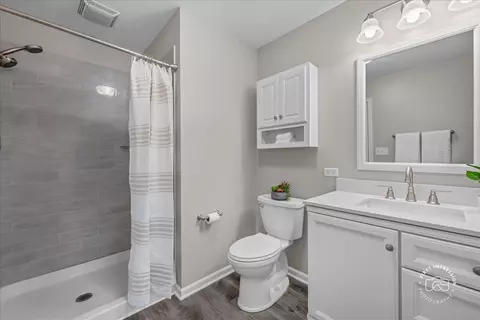 Bath - 1024 Maple Ln, Batavia, IL 60510 photo 1 of 3