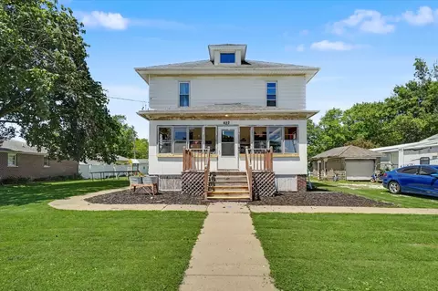 422 N 2nd St, Cissna Park, IL 60924