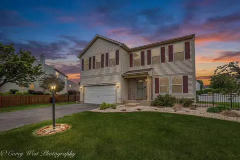 815 Willow St, Kirkland, IL 60146