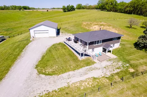 15800 63rd St, Milan, IL 61264
