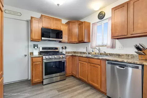 Kitchen - 1803 Blue Ridge Dr, Plainfield, IL 60586 photo 2 of 3
