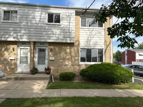 975 N York St, Elmhurst, IL 60126