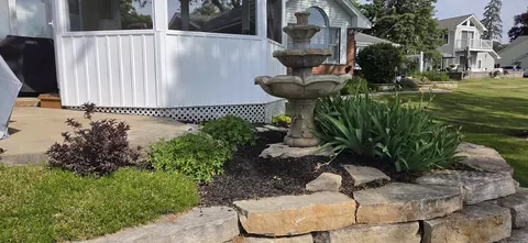 Exterior - 716 S Riverside Dr, Mchenry, IL 60050 photo 9 of 14