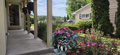 Exterior - 716 S Riverside Dr, Mchenry, IL 60050 photo 12 of 14