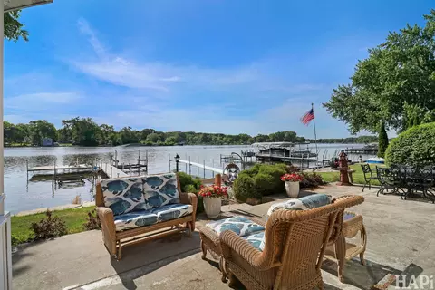 Exterior - 716 S Riverside Dr, Mchenry, IL 60050 photo 2 of 14