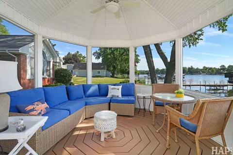 Exterior - 716 S Riverside Dr, Mchenry, IL 60050 photo 4 of 14