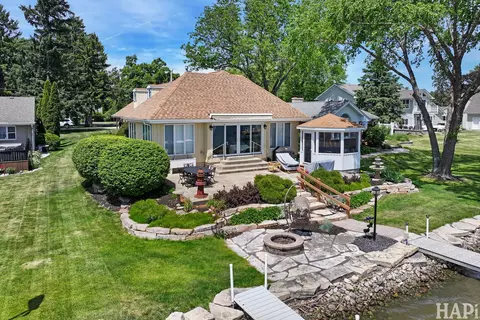 716 S Riverside Dr, Mchenry, IL 60050