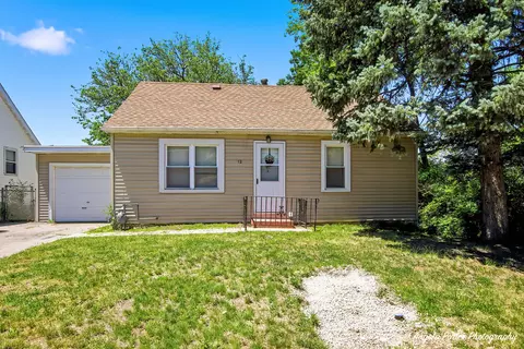 12 Arlington Ln, Fox Lake, IL 60020